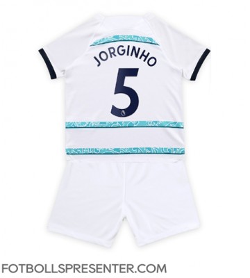 Chelsea Jorginho #5 Bortatröja Barn 2022-23 Kortärmad (+ korta byxor)